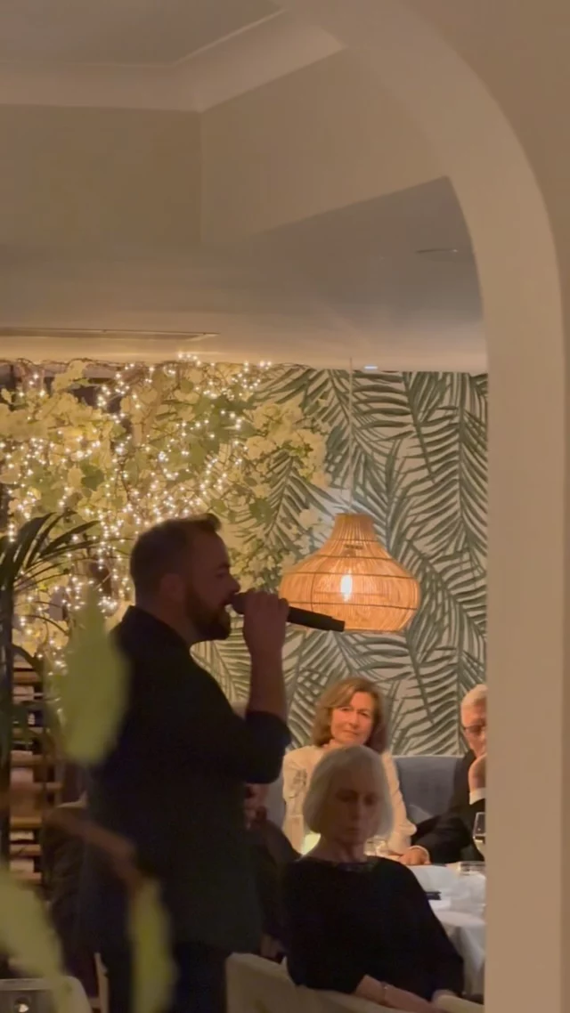 An absolutely NOT average Wednesday night at The Moorings!🎶 The incredible @officialchrislafferty performing his “Stage Night” to a sell out crowd. We can’t wait to have him back for an “Opera Night” in March. Hospitality is all about being out of the ordinary. Whether it’s through the location, the food, the welcome and service or the entertainment. When you can bring together all those elements at the same time it’s just magical! ✨
.
.
.
.
.
#hospitality #livemusic #musicaltheatre #singer #extraordinary