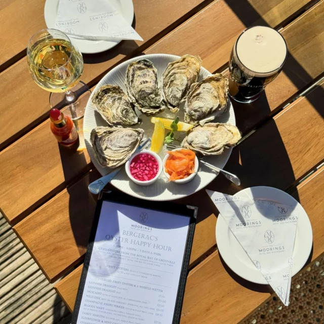 Meet “Bergerac’s Oyster Happy Hour”, just the way @damien_molony enjoyed it! On the terrace, in the sunshine, or at the bar with a pint of @guinness on #stpatricksday- however you like yours!🦪☀️ Served daily between 5 and 6pm, 365 days of the year! Now with a little #kimchi on the side… Menu linked in bio!
.
.
.
.
.
#oysterhappyhour #oysters #freshlyshucked #livelikealocal @visitjerseyci