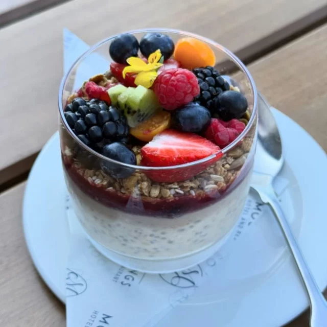 In love with our new overnight oats! The perfect summer breakfast! Sunshine in a glass!🌼 Did you know we serve breakfast every day between 8:30 and 11:30am? And we’re open to non-residents too? No bookings, just walk in! See you👋