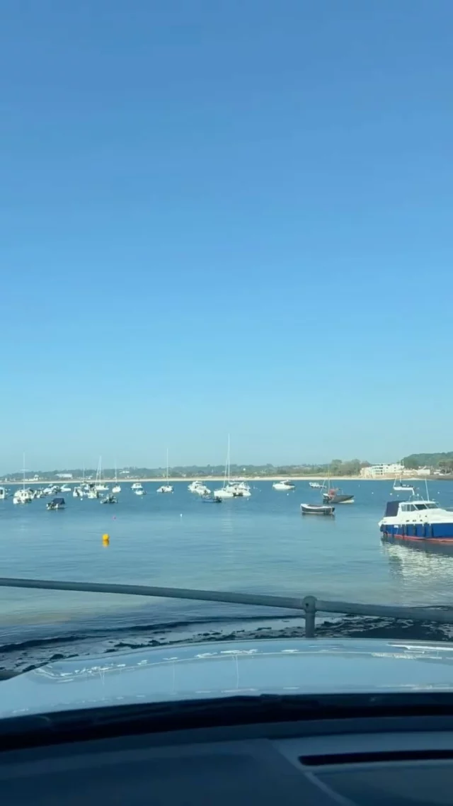 We think we are quite lucky with our daily commute! ☀️Beats the tube!
.
.
.
.
#commute #drivetowork #views #happydays